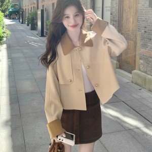 자이언트 잘 생긴 카키 색 코듀로이 패치워크 폴로 칼라 짧은 여성 코트 이른 가을 2025 슈퍼 화재 연령 감소 작은 샤넬 스타일 맨위