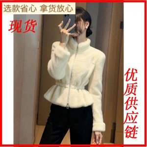 가을 겨울 베이지 색 플리스 여성 코트 2025 새로운 자이언트 잘 생긴 고유 한 아름다운 품격 작은 샤넬 스타일 꼬집기 허리 위로 의류