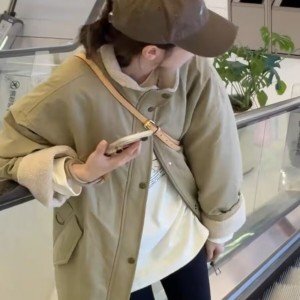 한 부서 스탠드 칼라 중간 길이 두꺼운 보온 여성 코트 가을 겨울철 2025 새로운 디자인 센스 루즈핏 슬림해 보이는 맨위