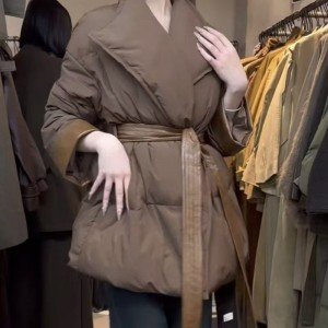 뉴 한국 스타일 캐주얼 패션 트렌드 V넥 슬림해 보이는 숏 스타일 다운 재킷